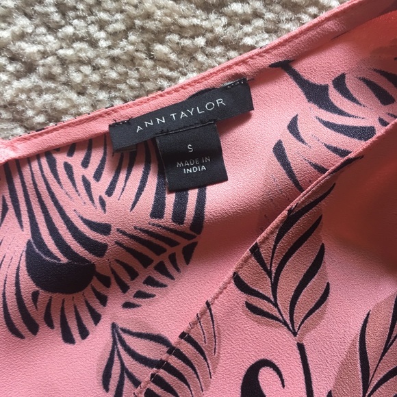 Ann Taylor Sleeveless V Neck Printed Shell - Picture 4 of 4